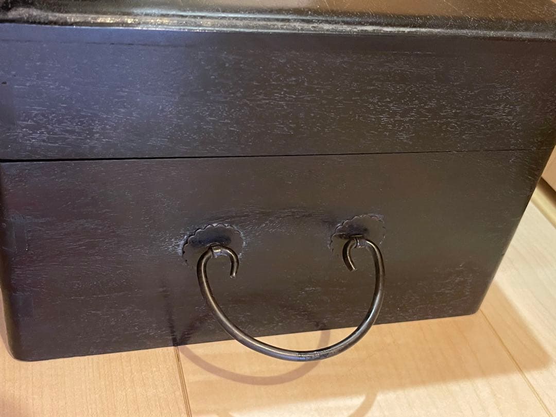 鑲箱擺件 高級感のある黒い木製の置物箱