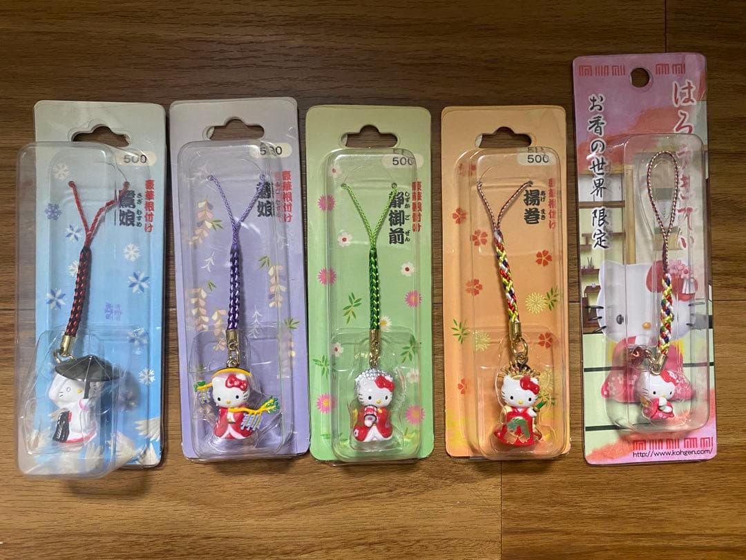サンリオ ハローキティ ご当地キティ 根付けストラップ他タグ付き85個まとめ売り