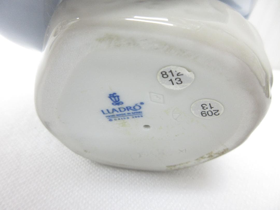 リヤドロ 花の香りにつつまれて 置物 飾り 陶器 少女 花 クラシック a