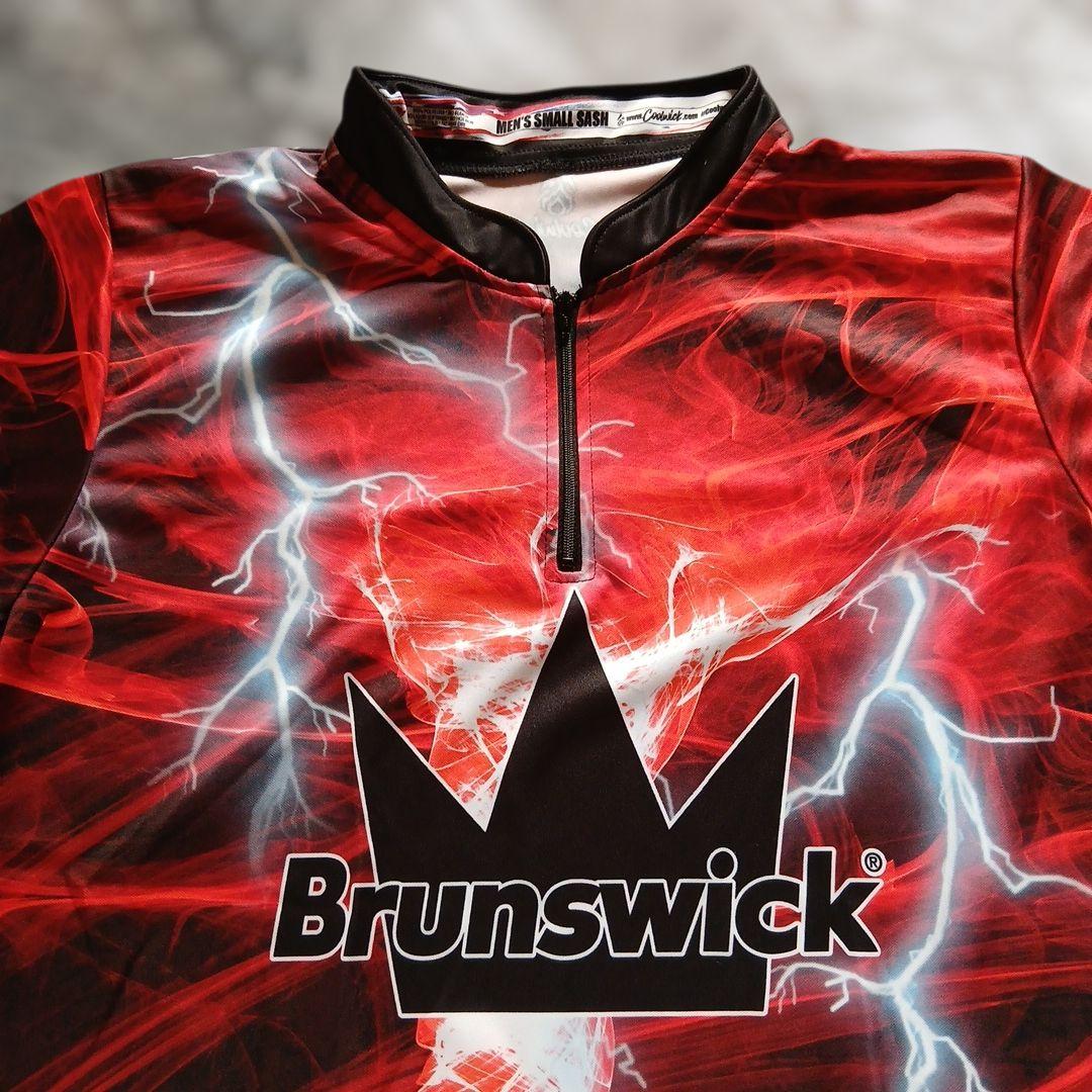 ✨日本未発売✨ブランズウィック　サイズM　 レッド　竜巻　USA製　ボウリング