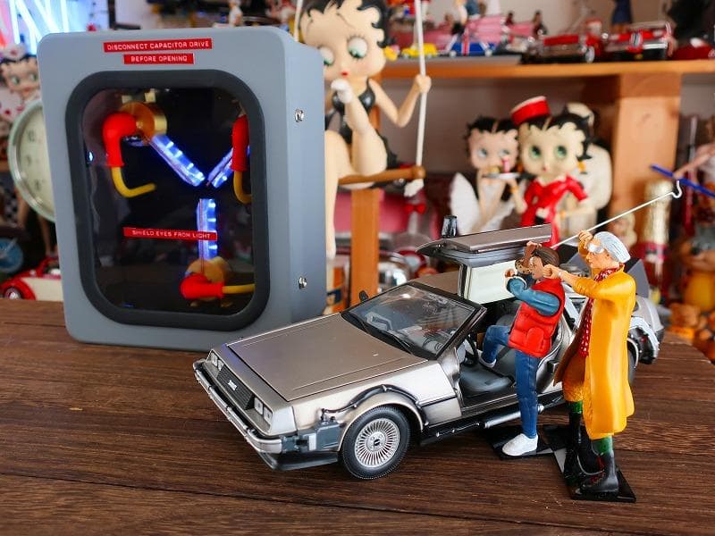 バックトゥザフューチャー 1/18 ドク エメットブラウン博士 フィギュア