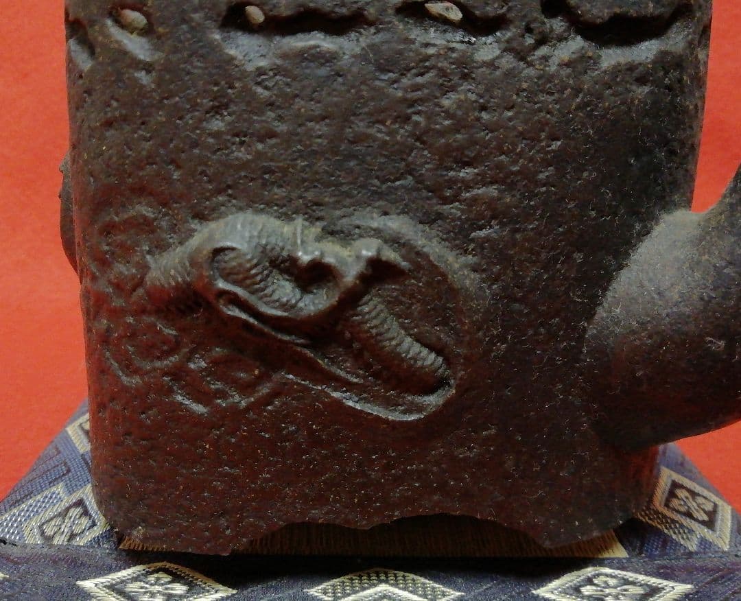 年代物/傑作品！　南部鉄瓶/角形竜紋様　蓋・鐔/摘み・頭/双方魚子地　茶道具