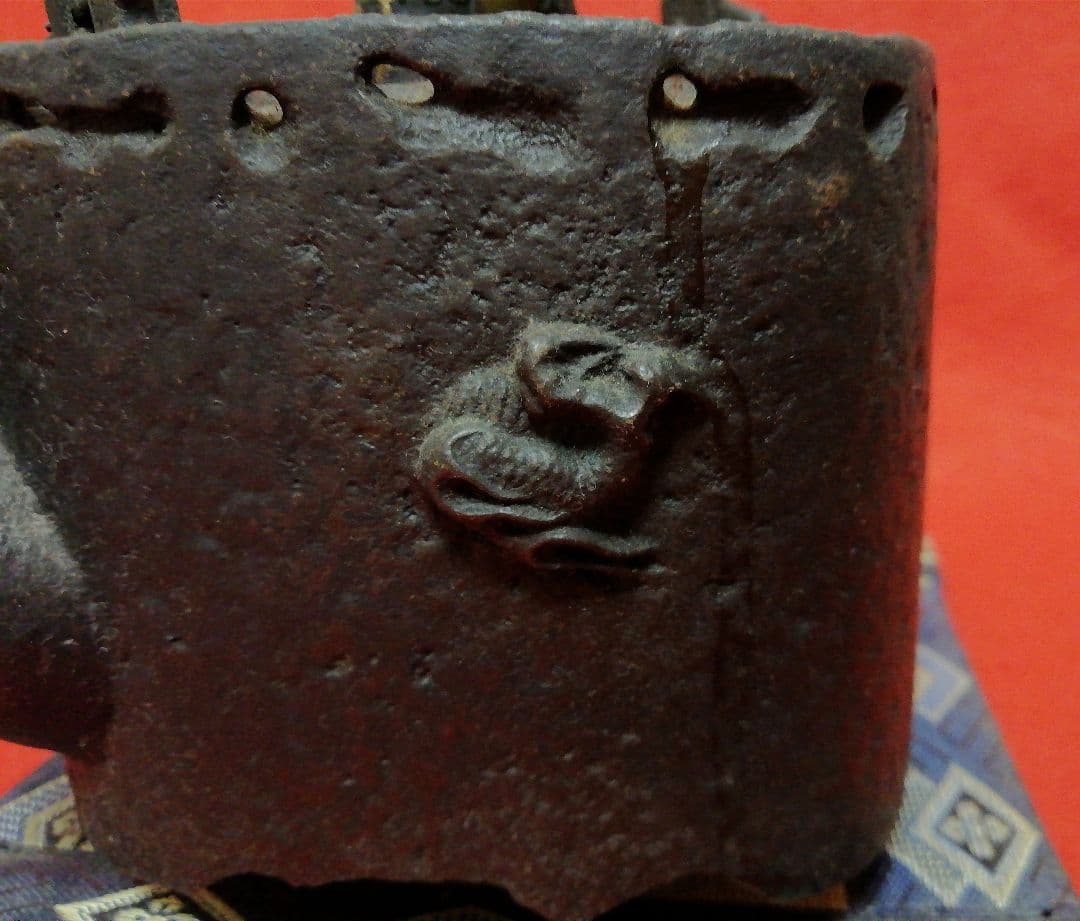 年代物/傑作品！　南部鉄瓶/角形竜紋様　蓋・鐔/摘み・頭/双方魚子地　茶道具