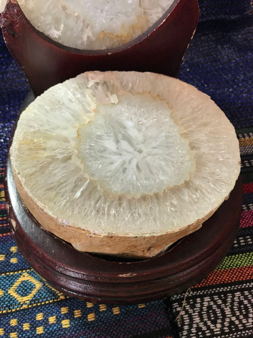 ◉約3.3kg【ブラジル産/水晶/台付き磨き原石】[8-14