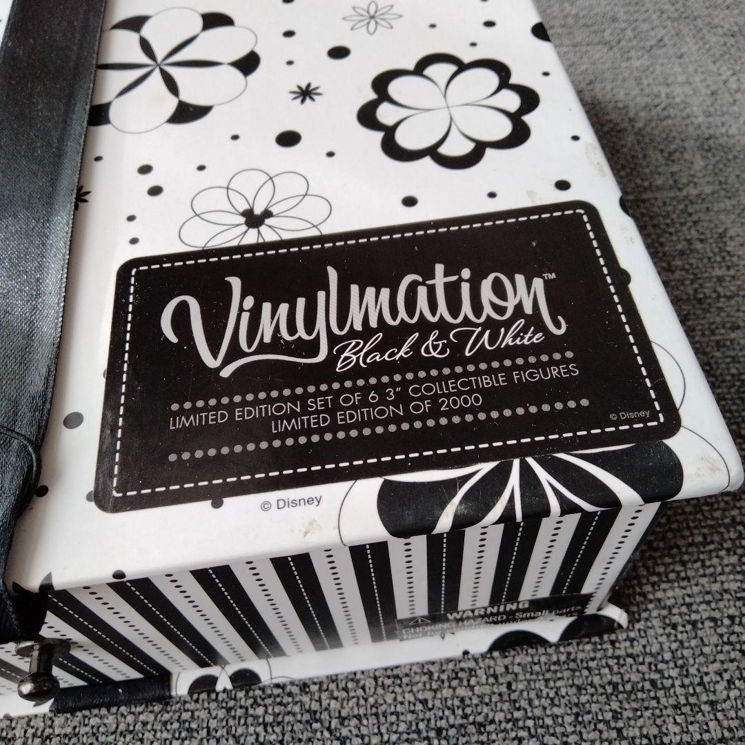 ディズニー　バイナルメーション Black & White 草花と鳥の模様