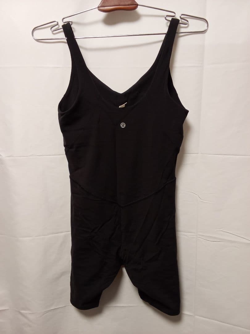 Lululemon Vネック ボディースーツ