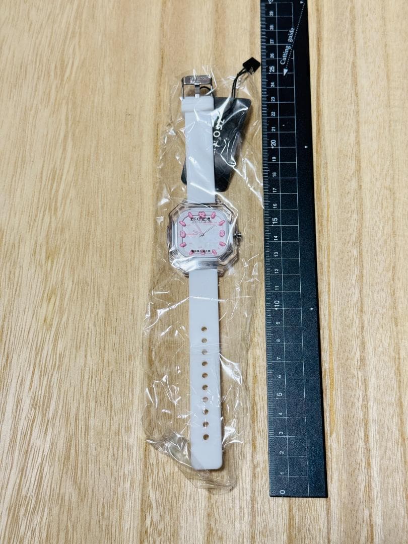 ハローキティ50周年 クリアホワイト サンリオ 腕時計 限定 海外 コラボ