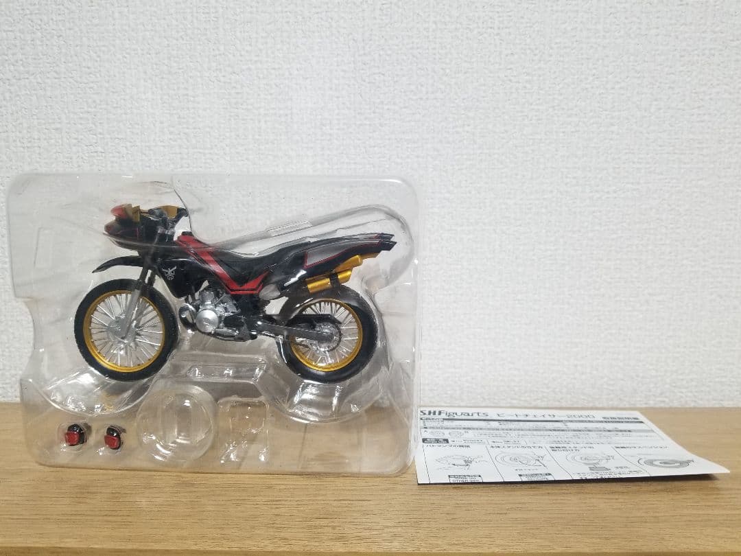 仮面ライダークウガ　フィギュアーツ　ビートチェイサー2000
