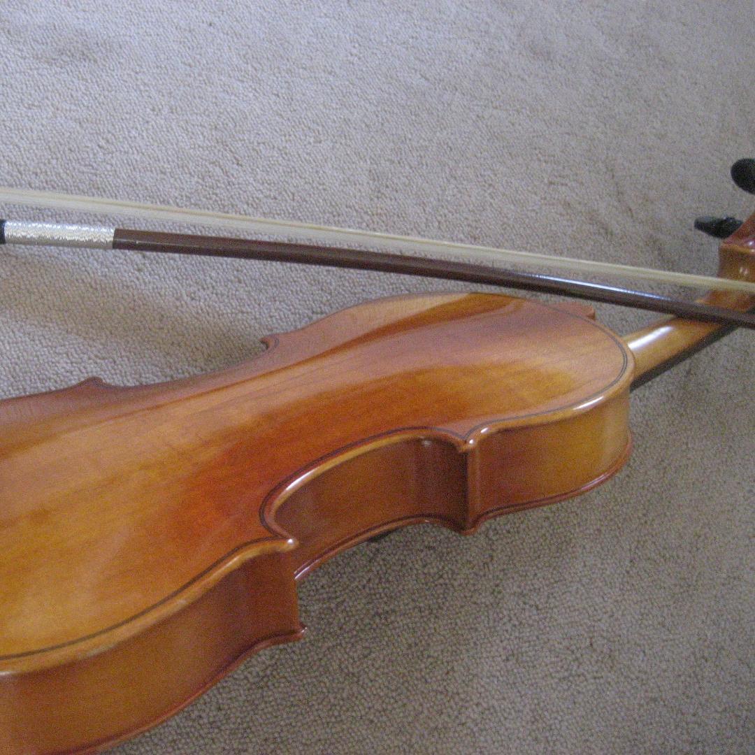 久々の大サービス　スズキバイオリン1/8 美品です　お店や玄関のアクセントにも