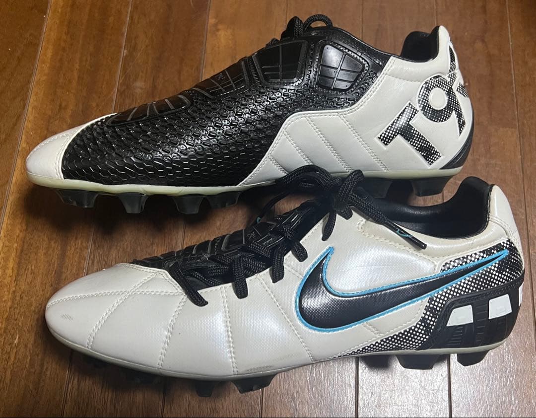 ナイキ トータル90 ストライク III HG-B