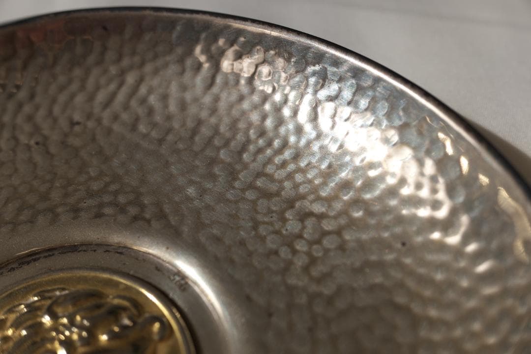 アレクサンダー大王のレリーフの入った銀の皿