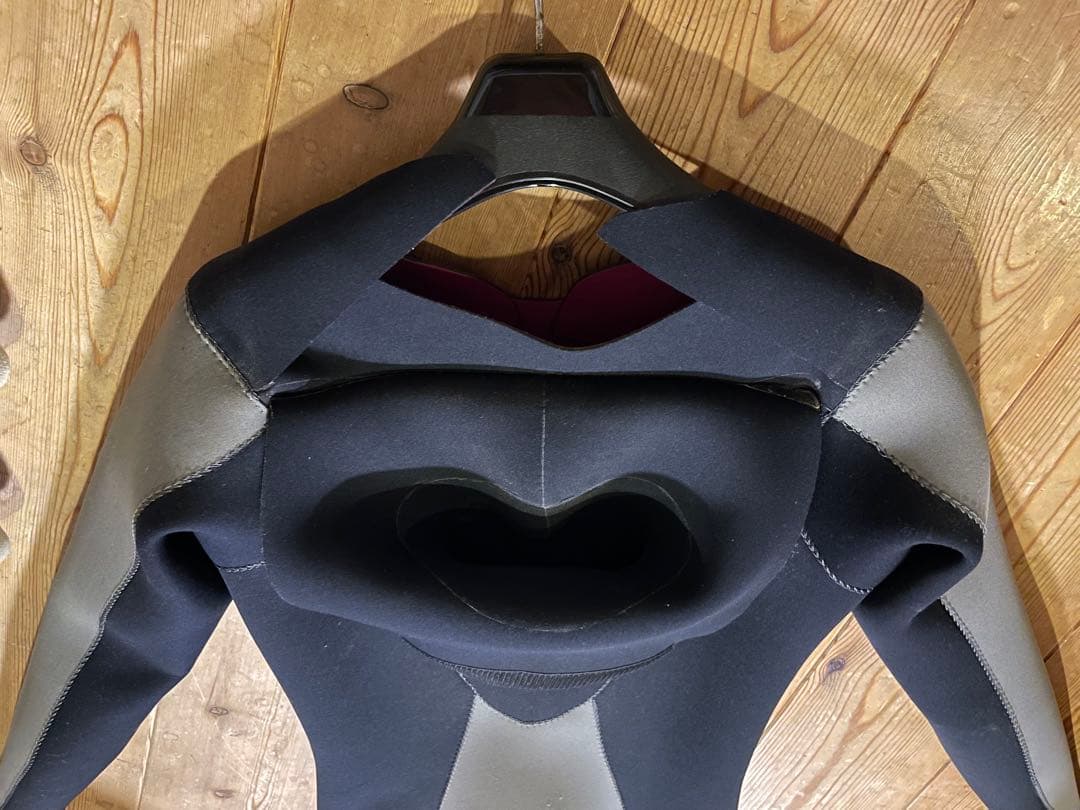 ◆美品◆SURVIVE エアフレイム裏起毛ジップレス ウェットスーツ MLサイズ