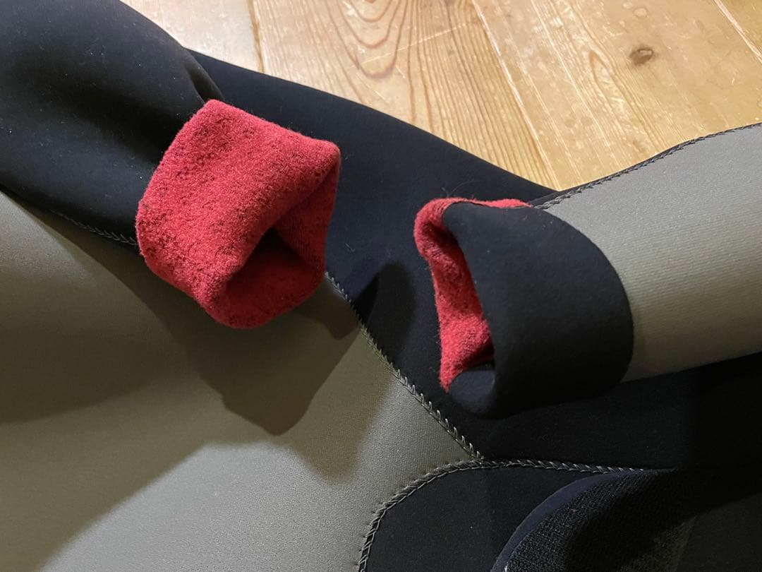 ◆美品◆SURVIVE エアフレイム裏起毛ジップレス ウェットスーツ MLサイズ