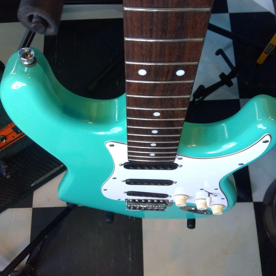ストラトキャスター、タイプエレキギター…エメラルドグリーン！