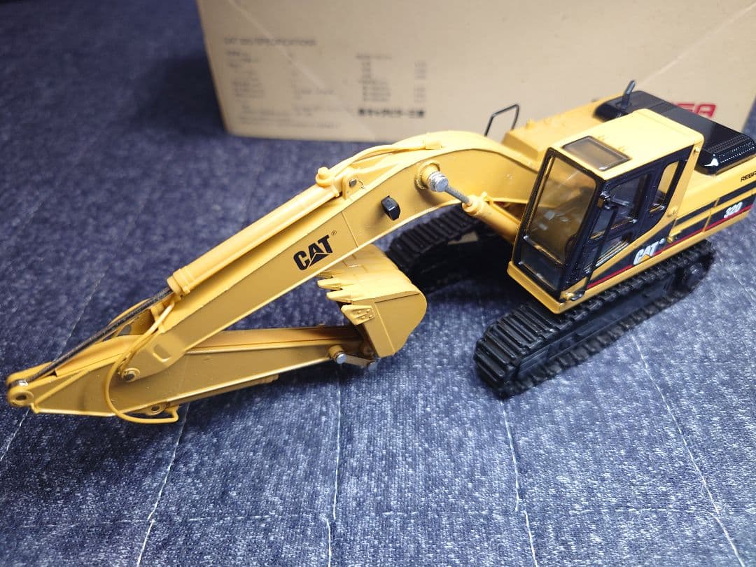 REGA CAT 320 ショベルカー　キャタピラー　1/40
