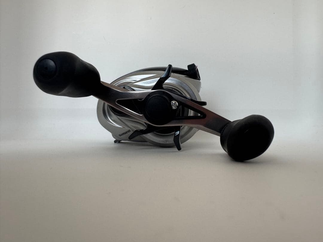 13メタニウム右巻き　ベイトリールケース付き