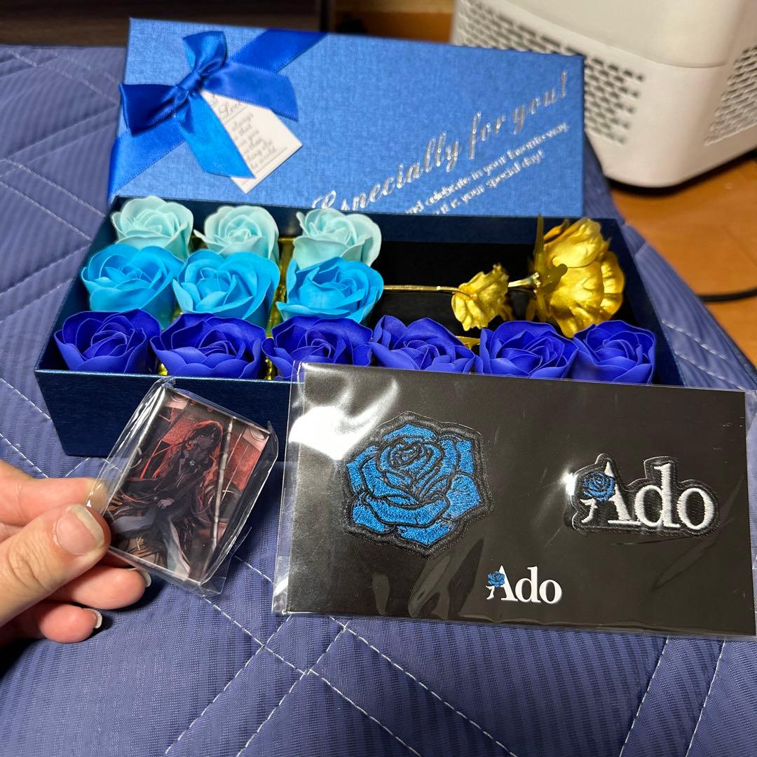Ado心臓限定アクリルブロックとワッペンとAdo大好きな青い薔薇のギフトボックス