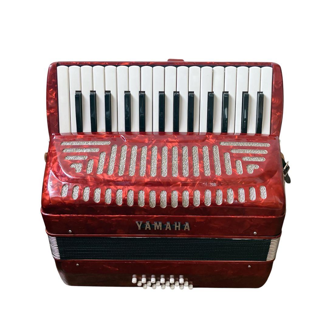YAMAHA 赤 アコーディオン 30鍵盤　8905