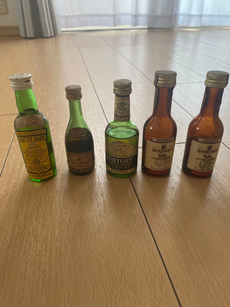 ウイスキー　ミニチュアボトル