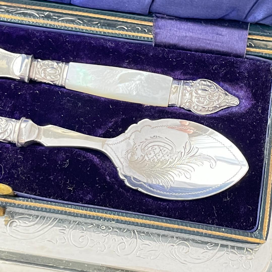 【英国】【白蝶貝】サーバーセット プレザーブスプーン/バタースプレッダー セット