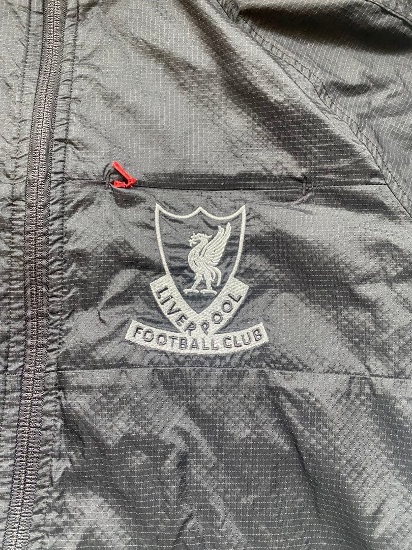 希少　adidas. リバプール　刺繍入りウインドブレーカー