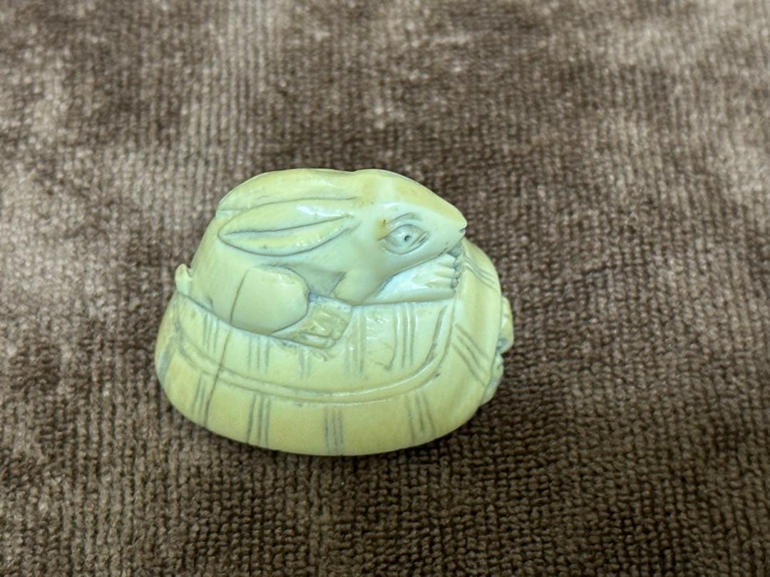 根付　ウサギとカメ　置物　古美術品　 細密細工　骨董
