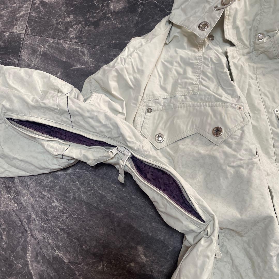 ellesseスノーボードウェア女性用 Lライトグレー　エレッセスキーウェア上下