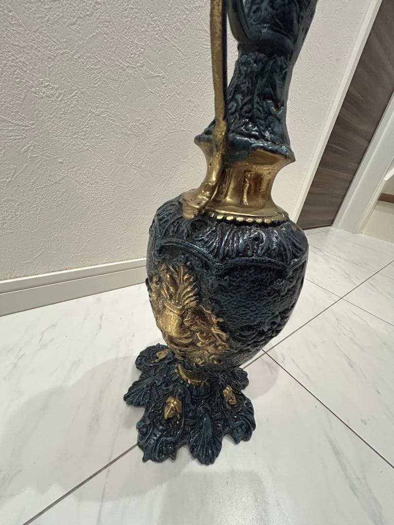 装飾的な金属製花瓶 真鍮製　中古品