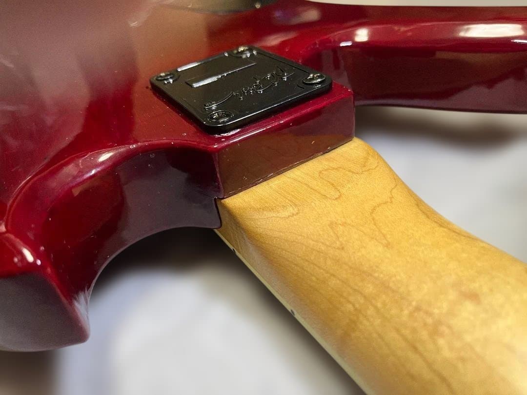 B.C.Rich モッキンバードベース　シースルーワインレッド　レアカラー