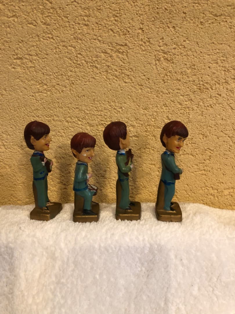 ビートルズ　フィギュア