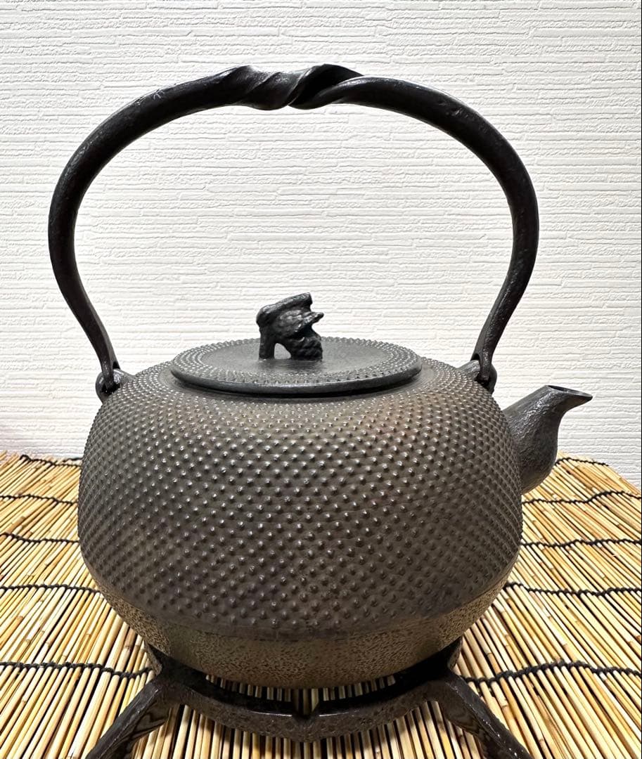 ほぼ未使用品　南部秀山堂　佐藤 勝弘作　１５型アラレ　鉄瓶　南部鉄瓶　南部鉄器