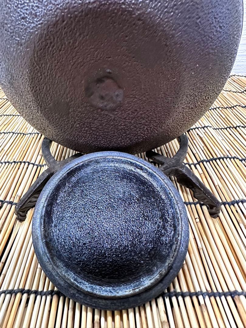 ほぼ未使用品　南部秀山堂　佐藤 勝弘作　１５型アラレ　鉄瓶　南部鉄瓶　南部鉄器