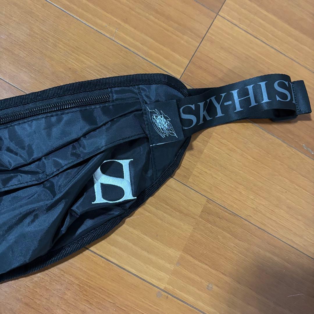 SKY-HI ボディバッグ 八面六臂