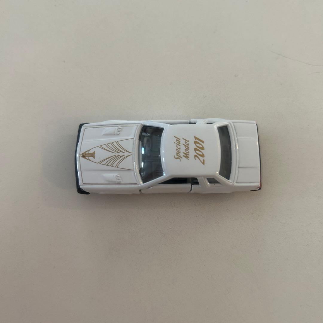 102.トミカ　特別仕様　2001 日産シルビア 2000 ZSE-X