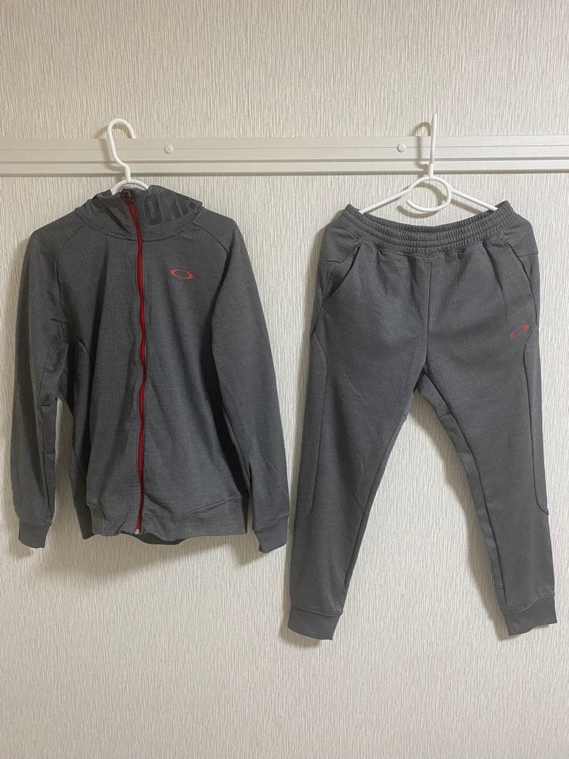 OAKLEY ジャージ上下セット 上XL 下Lサイズ　グレー&レッド色