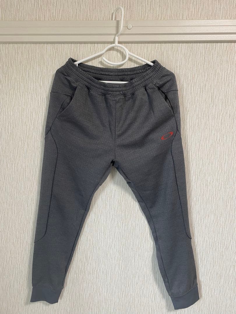 OAKLEY ジャージ上下セット 上XL 下Lサイズ　グレー&レッド色