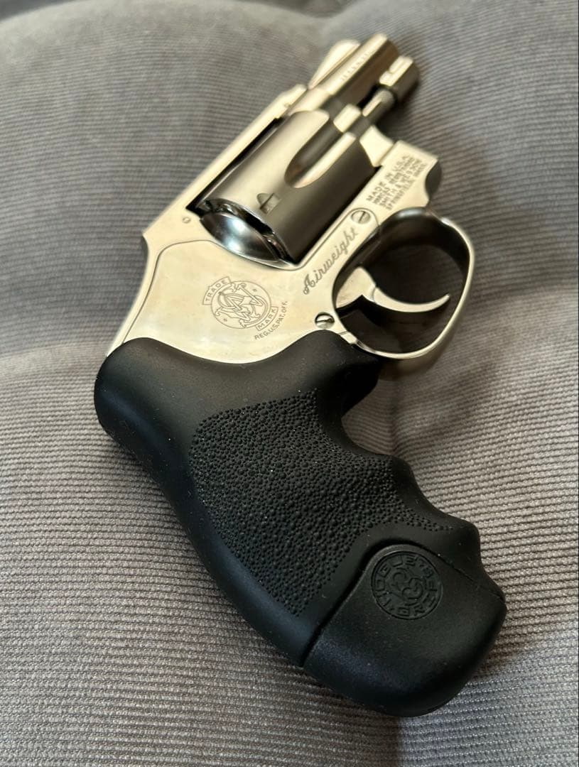 【タナカ】S&W M442 AWニッケルフィニッシュ　HOGUEラバーグリップ