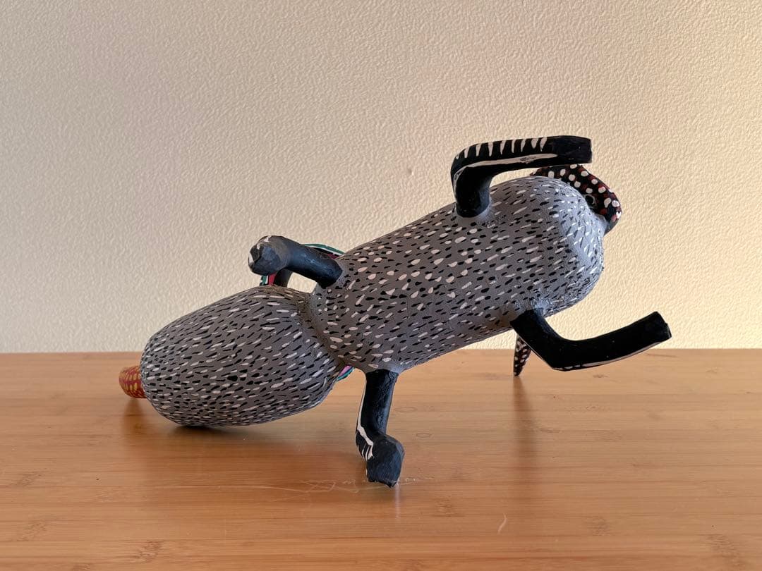 メキシコ　オアハカ製　ユニークな動物形状のオブジェ