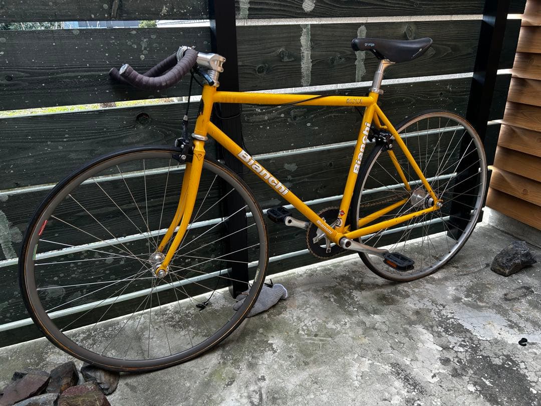 ビアンキピスタ　希少カラー　イエローピストバイク