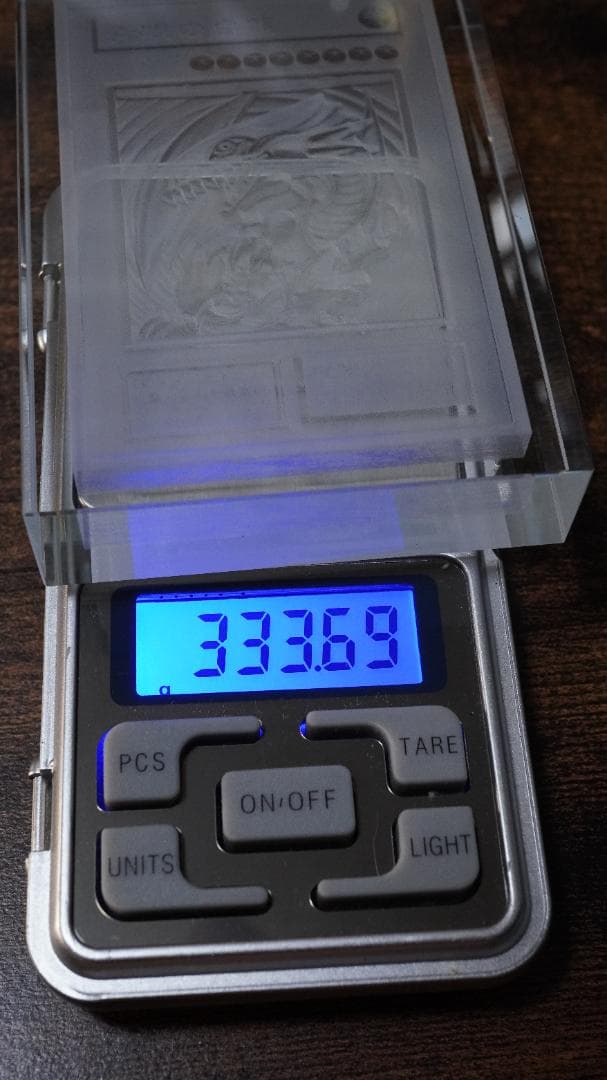 ブルーアイズホワイトドラゴン クリスタル 遊戯王 カード 3D 石板 アンティー