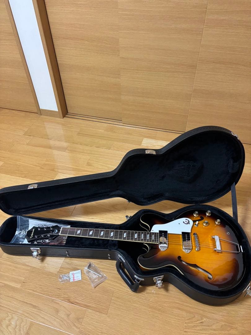 ピアレス製　06年casino ヴィンテージサンバースト　ハードケース付き