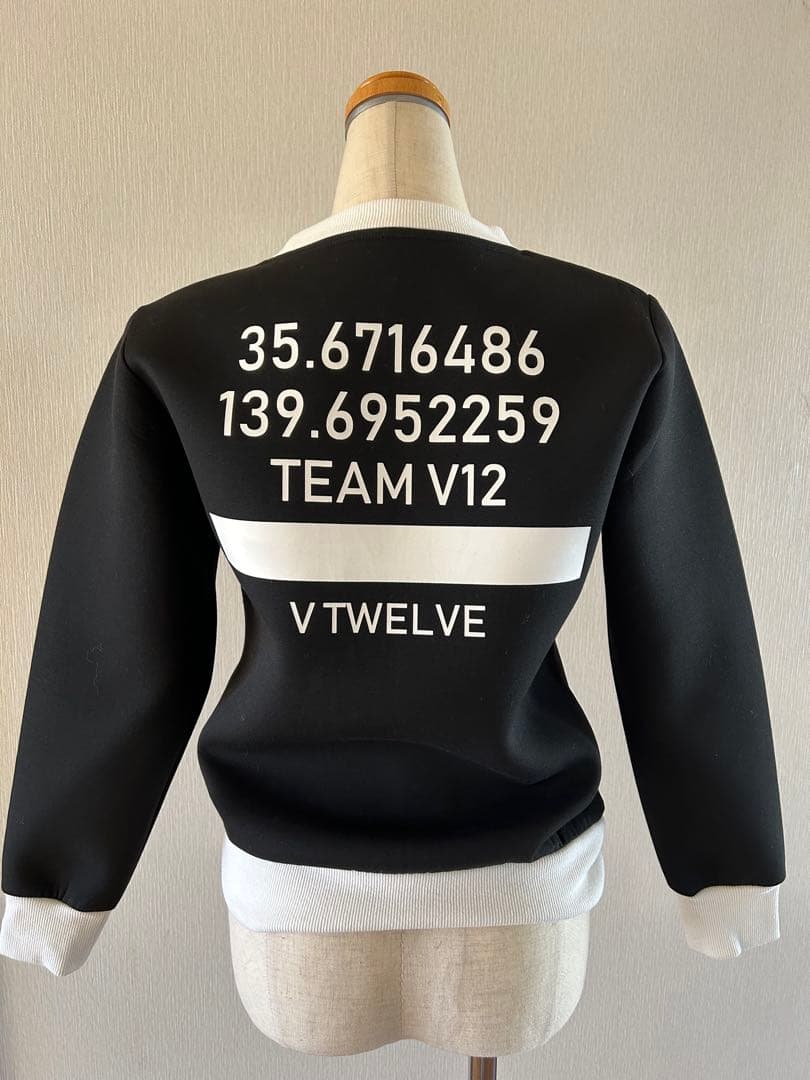 V12 トレーナー ブラックM