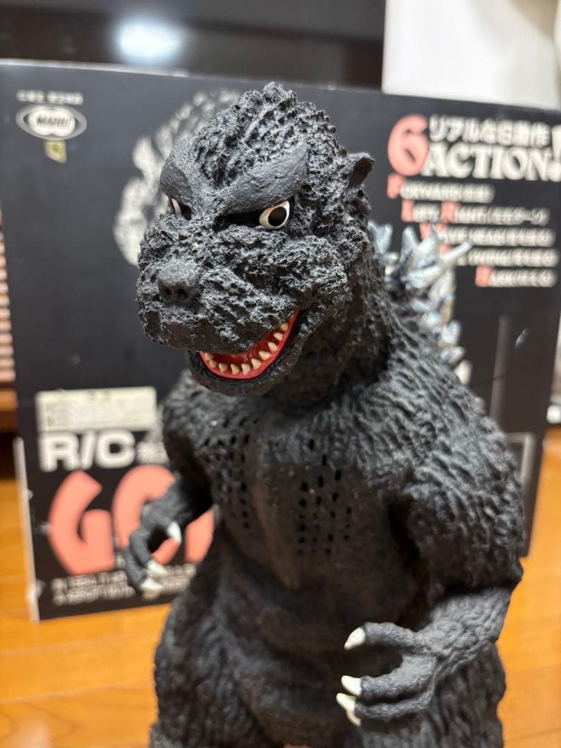 R/C これは東京・丸井のゴジラのリモコンです。