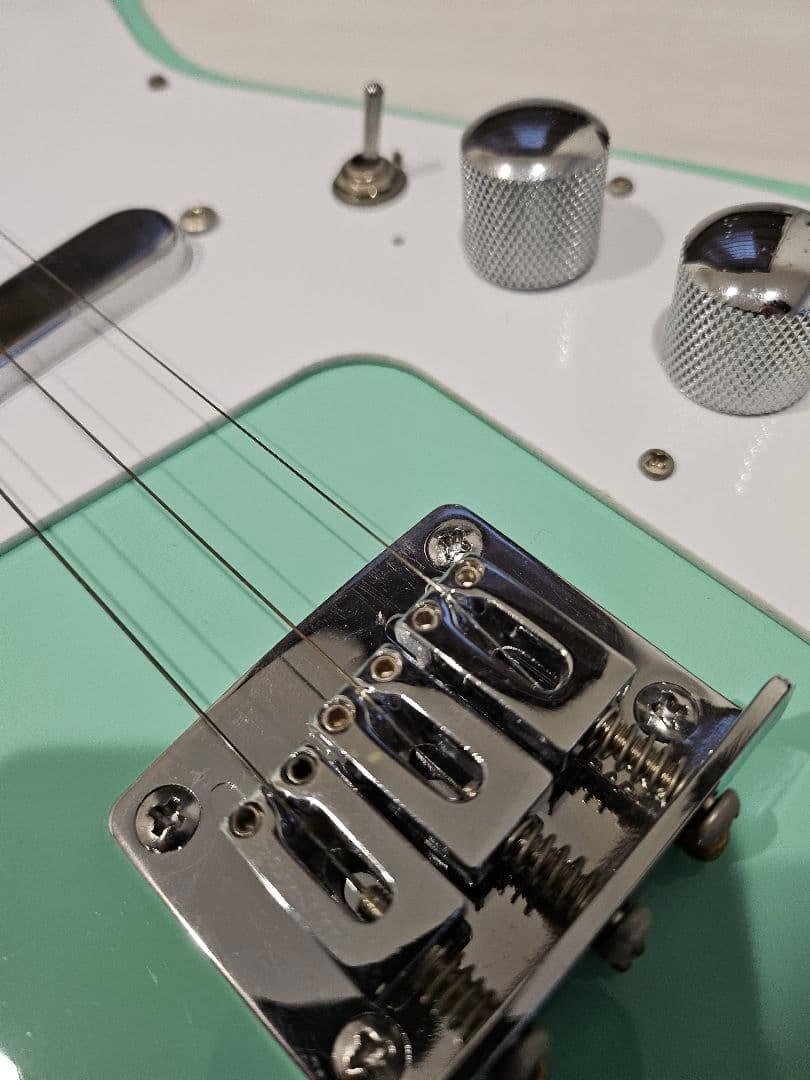 動作品 音だし○【Loog - エレキギター】ルーグ　アンプ付きミニギター