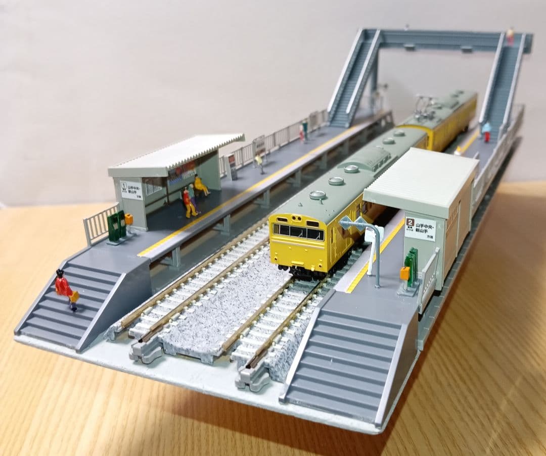 Nゲージ 対向式ホームセット（レール付き）ジオラマ ③