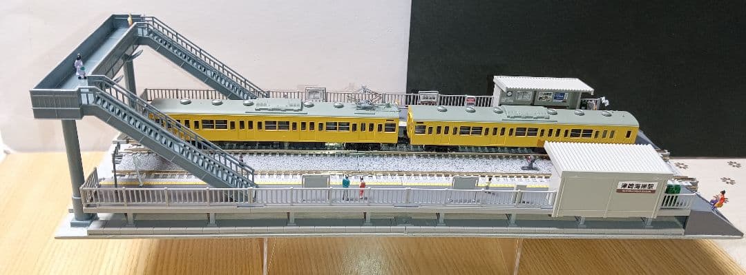 Nゲージ 対向式ホームセット（レール付き）ジオラマ ③