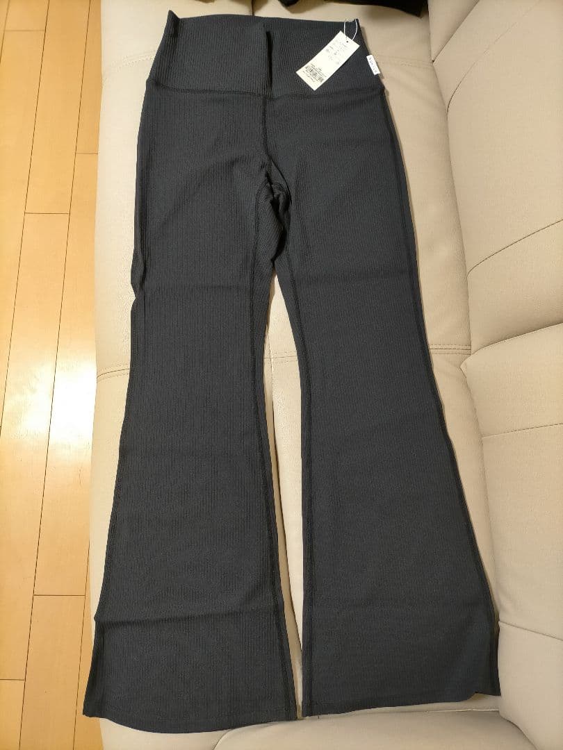 SUKALA ベーシックリブフレアパンツ ブラック　Mサイズ