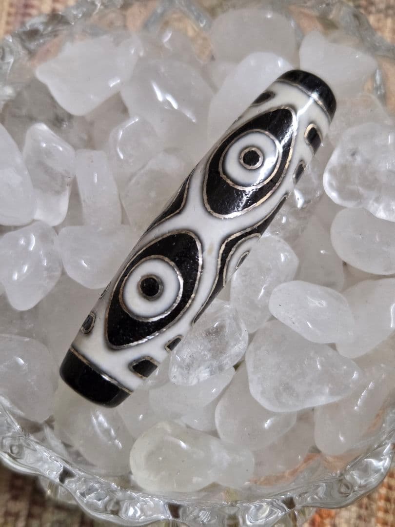 057 天珠　龍眼銀線天珠　　龍六眼　　　dzibeads！