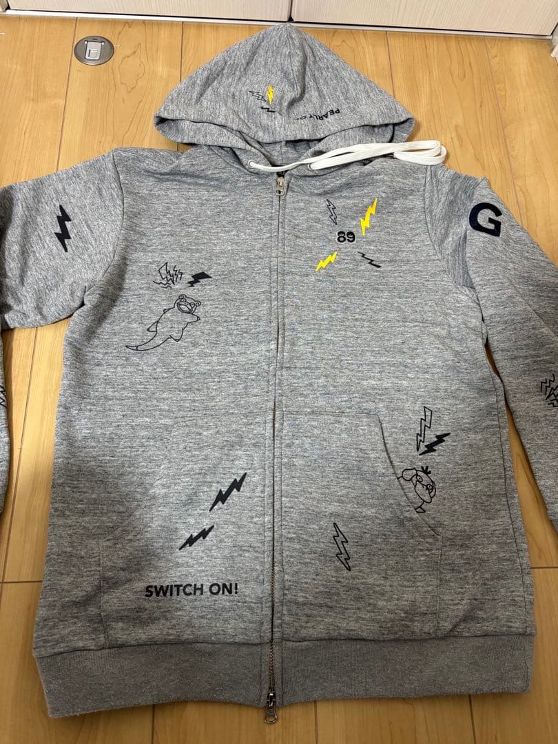 パーリーゲイツ　ピカチュウコラボパーカー　グレー　サイズ4