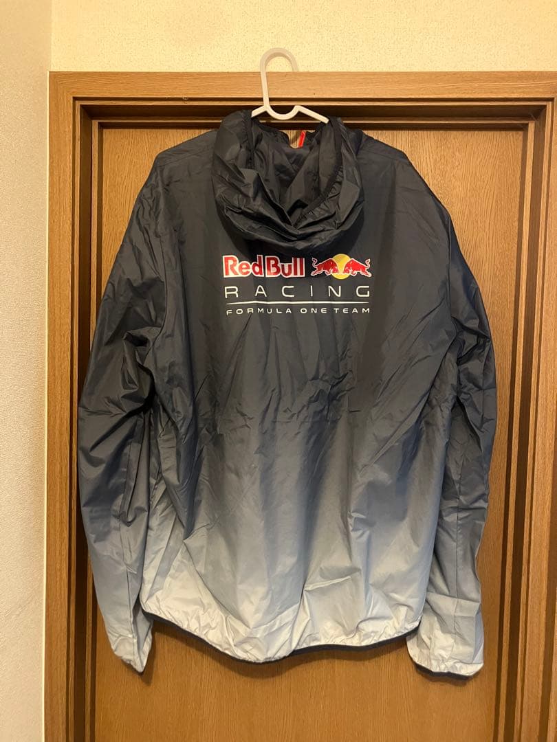 レッドブルレーシング　レインパーカー　フルジップ　ＸＬ